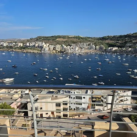Homestay Double Bedroom In Shared Penthouse - Seabreeze Terraces *