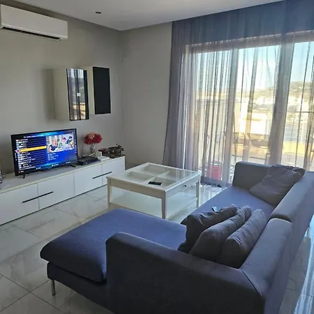 Double Bedroom In Shared Penthouse - Seabreeze Terraces Homestay St. Paul's Bay